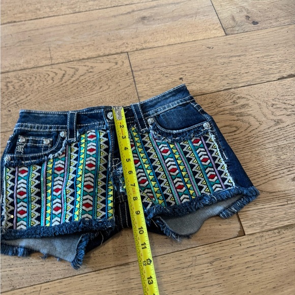 Miss‎ Me Embroidered Denim Shorts Sz 26 - Picture 2 of 10